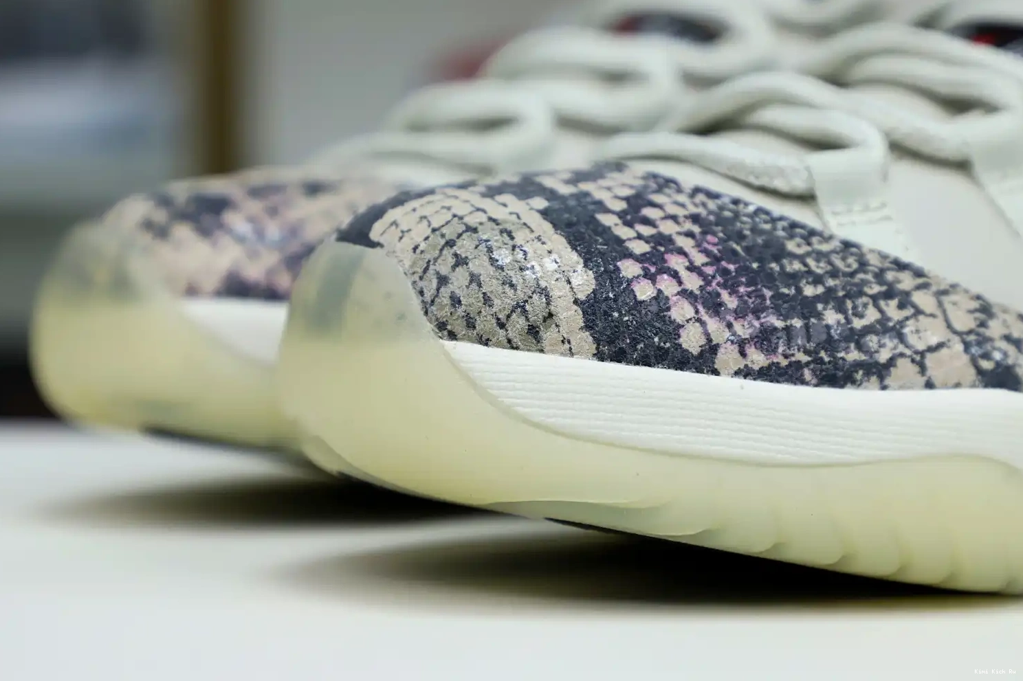 LIGHT 11 SNAKESKIN Kimikick AIR JORDAN LOW BONE 0416